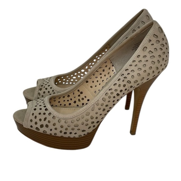 ENZO ANGIOLINI Nordstrom Shoes Heels Pumps Cream Suede Perforated Size 6.5 - Picture 5 of 13